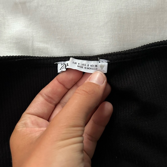black zara shortsleeve top - Picture 3 of 4